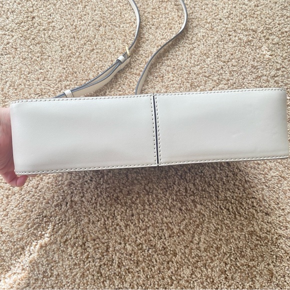 Michael Kors White Shoulder Bag - Picture 8 of 16